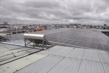Triển khai điện mặt trời áp mái tại TP. Hồ Chí Minh: Lợi cả đôi đường