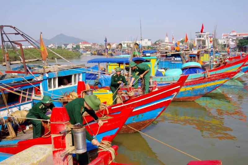 Tin nhanh - Sức gió bão số 13 giật mạnh, Hà Tĩnh căng mình đối phó (Hình 4).