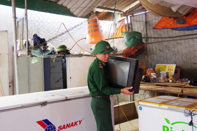 Tin nhanh - Sức gió bão số 13 giật mạnh, Hà Tĩnh căng mình đối phó (Hình 6).
