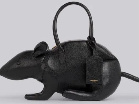 Túi xách hình con chuột có giá 3.390 USD