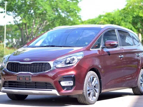 Giá xe Kia Rondo ngày 12/11/2020: Quà tặng 1 năm bảo hiểm vật chất