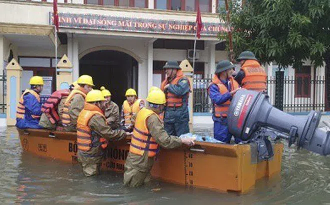 Hà Tĩnh: Trên 12.000 khách hàng chưa được cấp điện trở lại sau mưa lũ