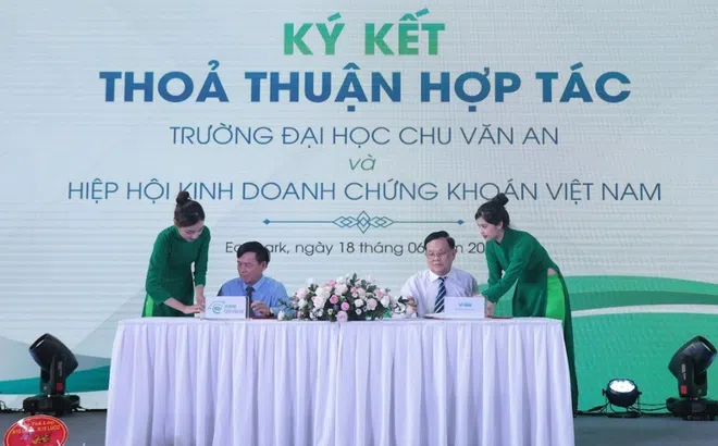 Trường Đại học Chu Văn An ký hợp tác với Hiệp hội kinh doanh chứng khoán Việt Nam