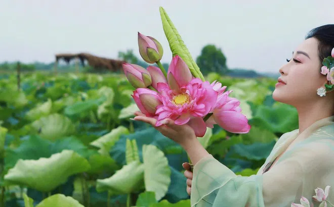 NSƯT Hương Giang chia sẻ về tầm quan trọng của việc giáo dục và biểu diễn ca khúc mang âm hưởng dân ca